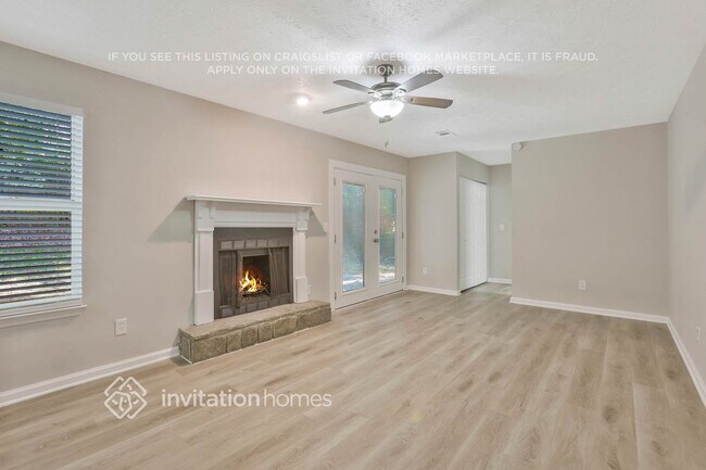 Building Photo - 690 Greenhedge Dr