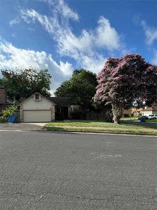 Building Photo - 2111 Castle View Dr