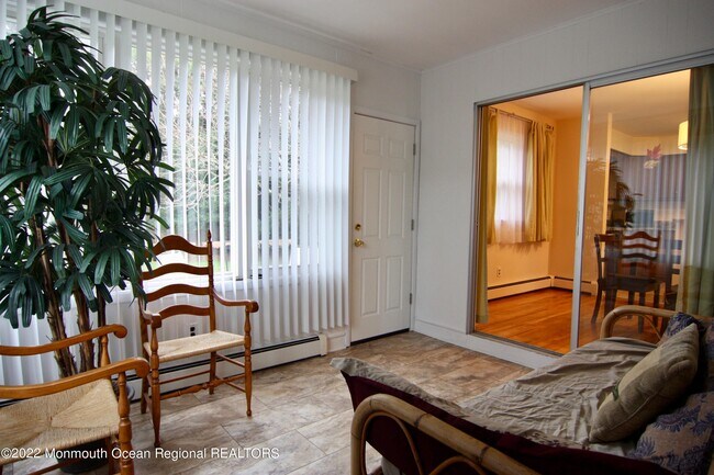 Foto del edificio - 1061 Edgebrook Dr S