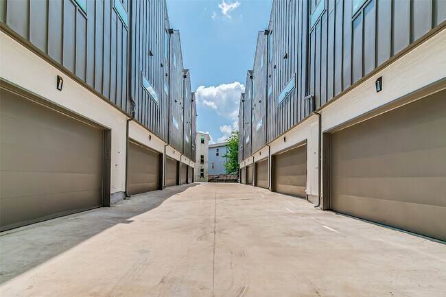 Foto del edificio - 6028 Lewis St