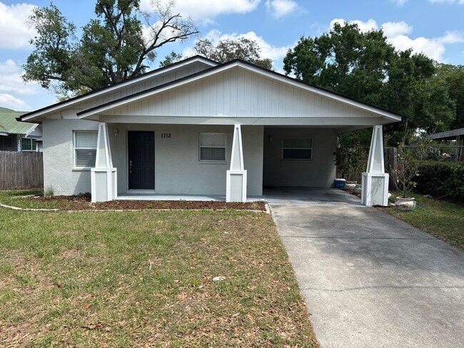 Building Photo - *****Amazing 3-bedroom, 2-bathroom, Carport, Single Family, Bungalow-style Home. Small Dog Friend...