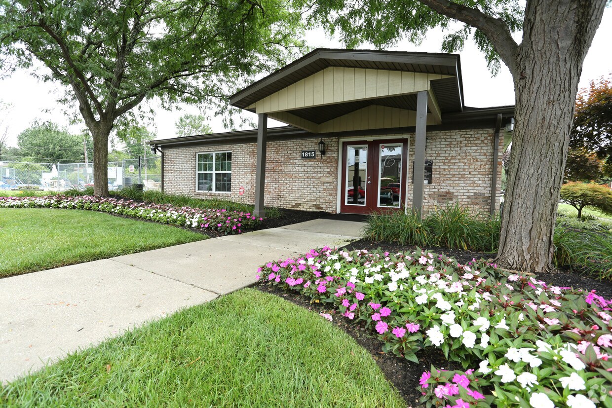 Courtyard Apartments Clarksville, IN