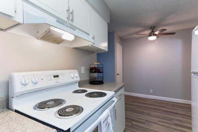 Building Photo - Riverglen by the River