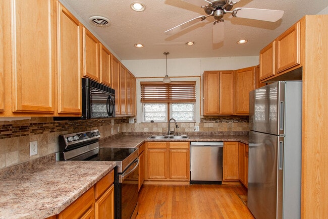 Kitchen - 803 10th Ave N