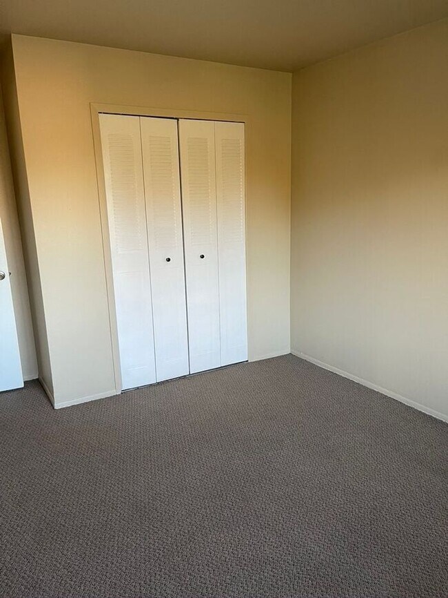 Foto del edificio - Section 8 Approved - Heat Included and Water Included.