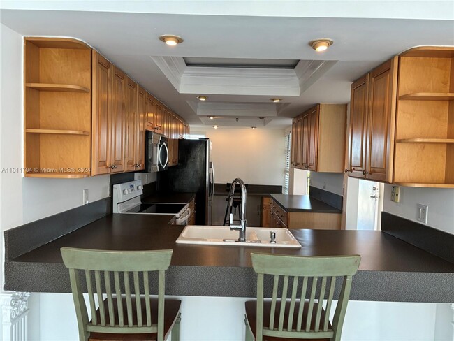 Building Photo - 21 Royal Palm Way