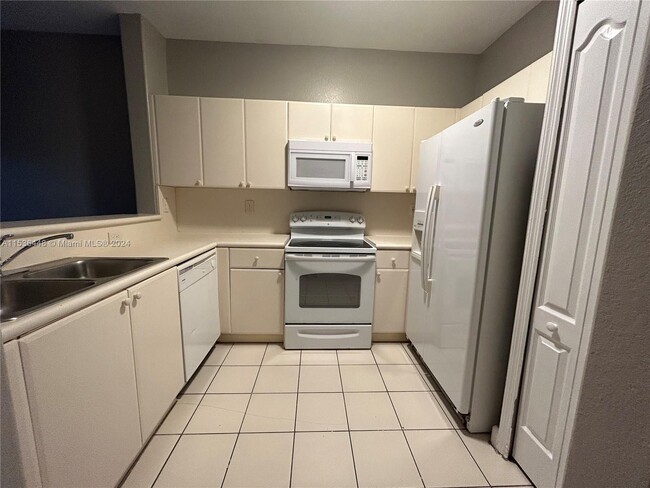 Building Photo - 1692 SE 29th Ct
