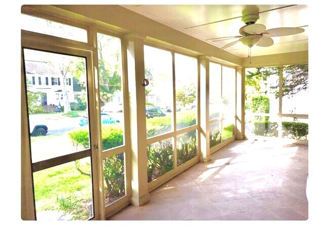 Foto del edificio - Lovely 4 BR/2.5 BA Single-Family Home in S...