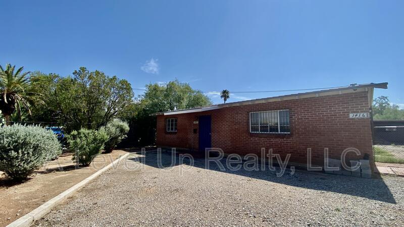 Primary Photo - 1418 N Jones Blvd