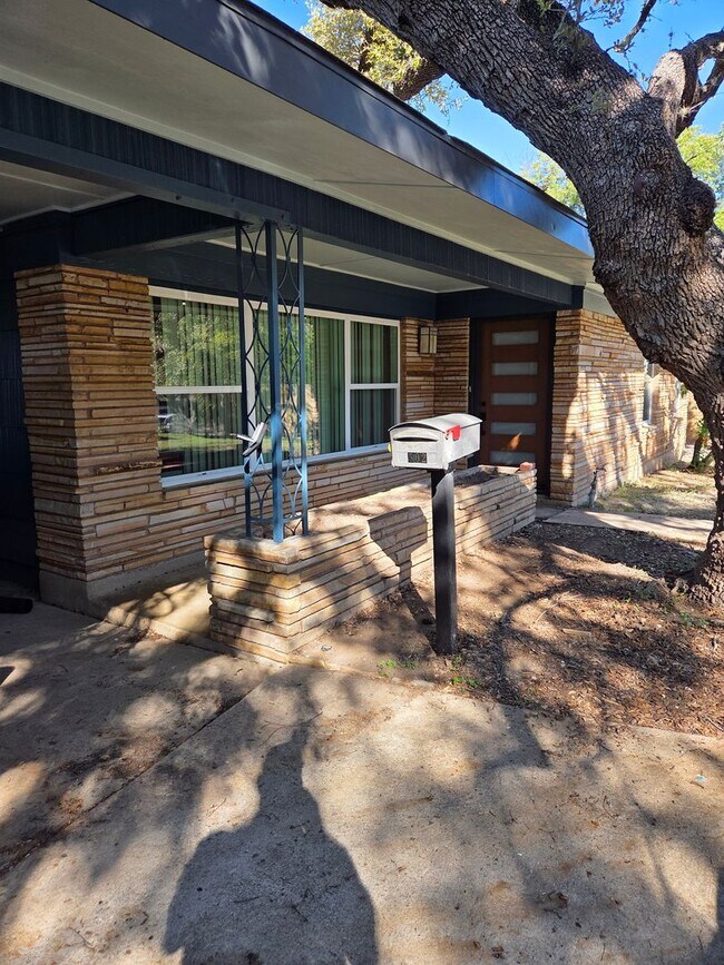 Foto del edificio - Travis Heights