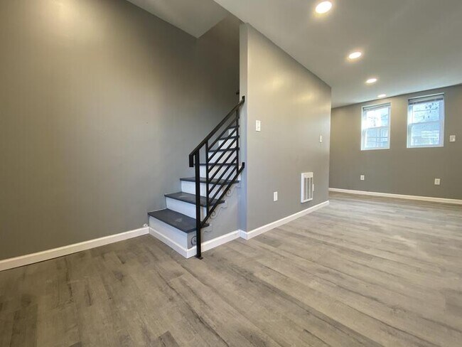 Building Photo - 5418 Summer St