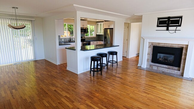 Building Photo - 4Bd/2.5Ba Edmonds House