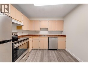 Building Photo - 6611 Minoru Blvd