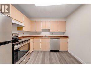 Building Photo - 6611 Minoru Blvd