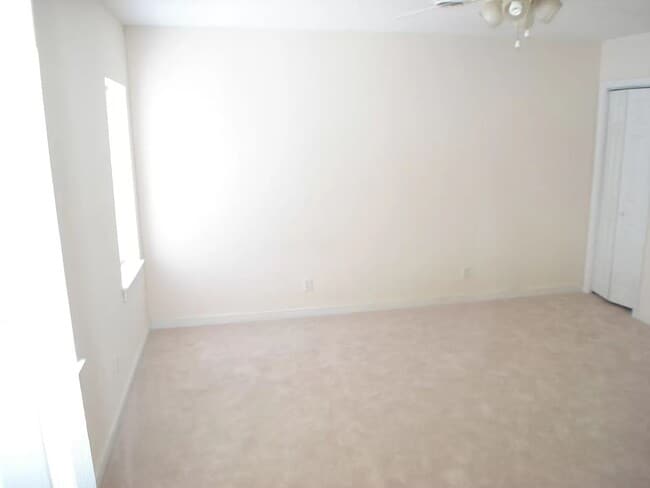 Building Photo - 1208 W Clay St