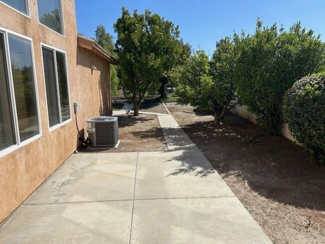 Building Photo - 46064 Paseo Gallante