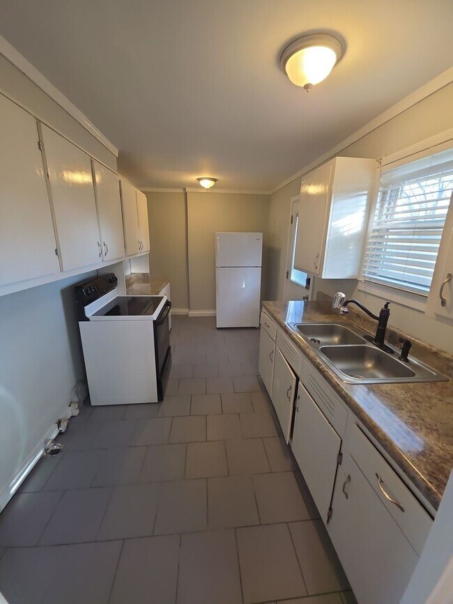 Building Photo - 3-Bedroom Single-Family Home Near TTU with Hardwood Floors and Carport