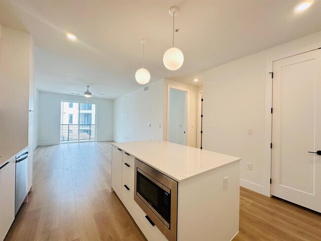 Foto del edificio - 1701 Simond Ave