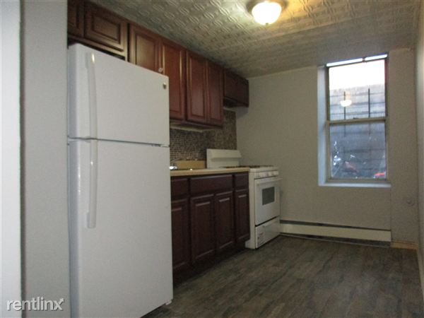 Primary Photo - 711 E 228th St