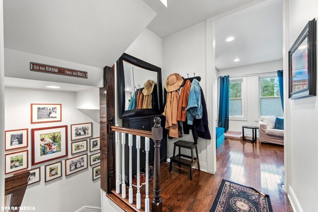 Foto del edificio - 1621 N McVicker Ave