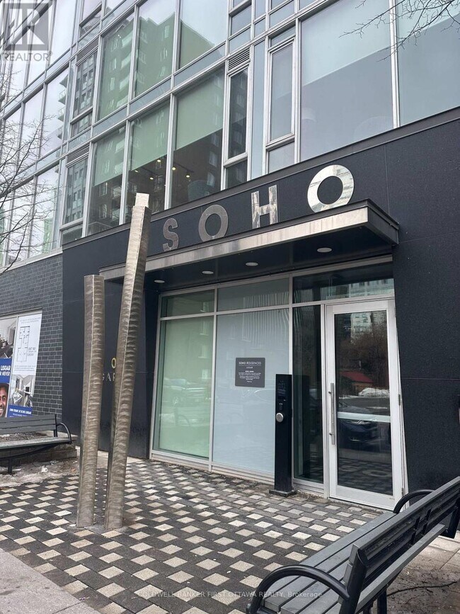 Building Photo - 300 Lisgar St