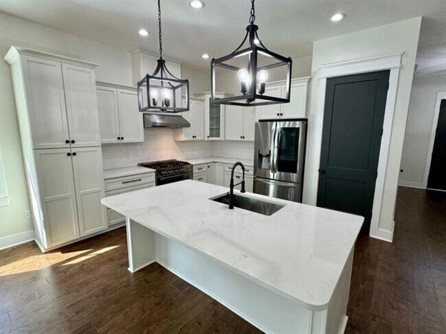 Building Photo - 3541 Sanctuary Dr