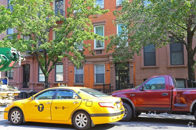 Building Photo - 321 W 14th St