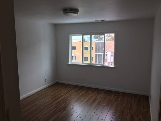 Building Photo - 1472 12th Ave