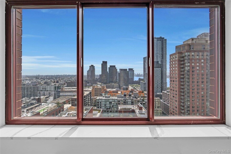 Foto principal - 4-74 48th Avenue Unit 25M