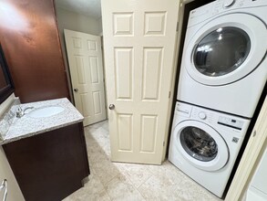 Building Photo - 5100 Emerald Dr