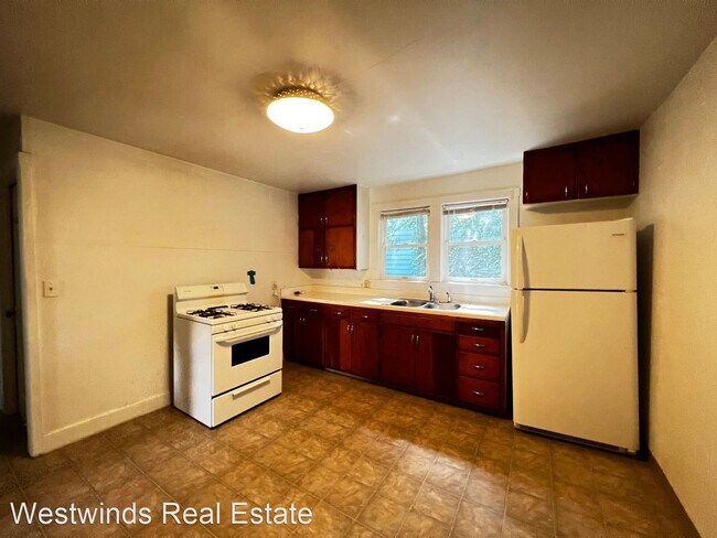 Building Photo - 3 br, 1 bath House - 925 North Dodge Street