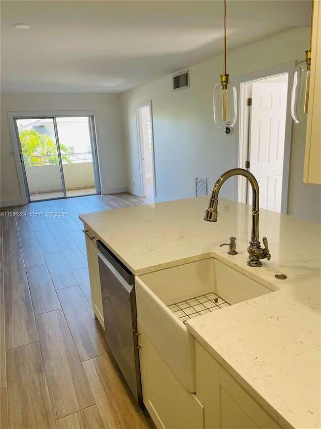 Foto del edificio - 900 NE 18th Ave