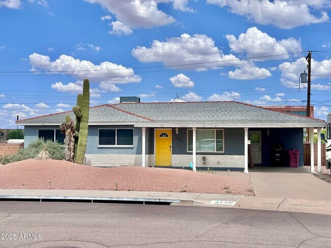 Building Photo - 1337 N 71st St