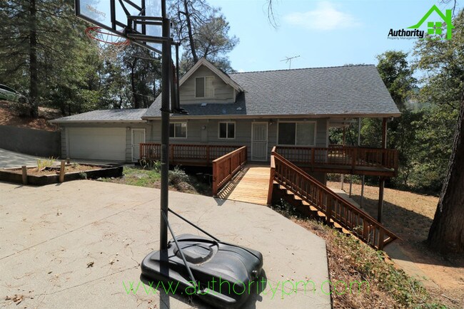 Building Photo - 22180 Sunshine Way