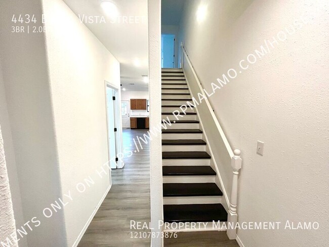 Foto del edificio - AVAILABLE NOW! Newly Built 2-Story 3 Bedro...