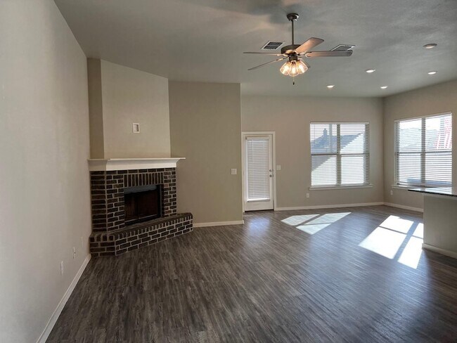 Foto del edificio - 2018 Kenwood Ave