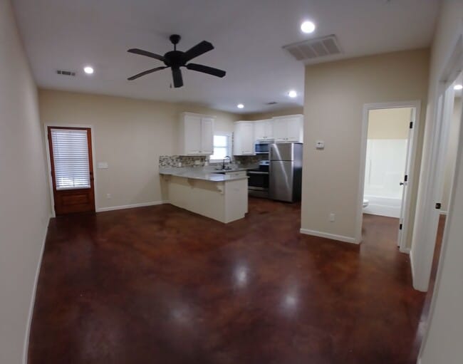 Building Photo - 1 BD/ 1 BA