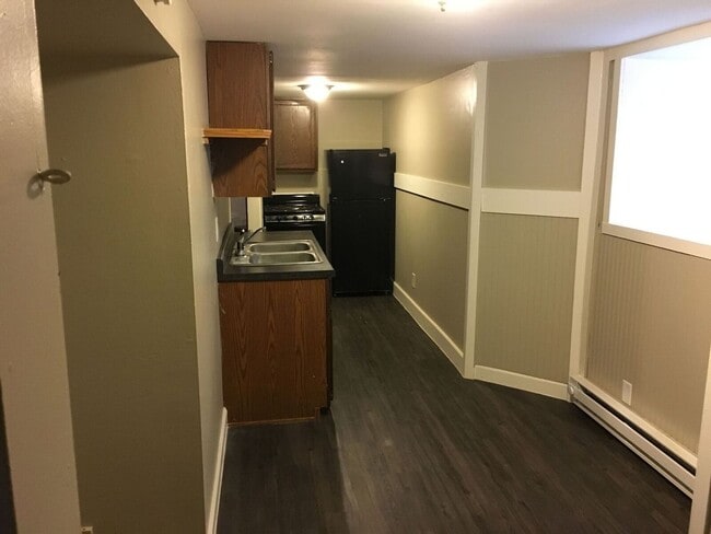 Building Photo - AVAILABLE SEPTEMBER 1st - 1 Bed 1 Bath Efficiency Apt across from Portland Square Park