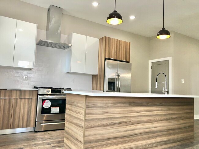 Foto del edificio - 7047 Gillespie St