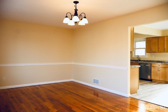 Building Photo - 13 Carpathia St