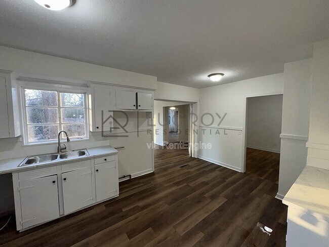 Foto del edificio - 3147 Shirley Dr