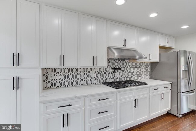 Foto del edificio - 8156 Buckspark Ln E