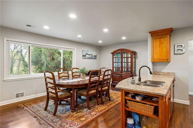 Foto del edificio - 2341 Elmwood Cir SE