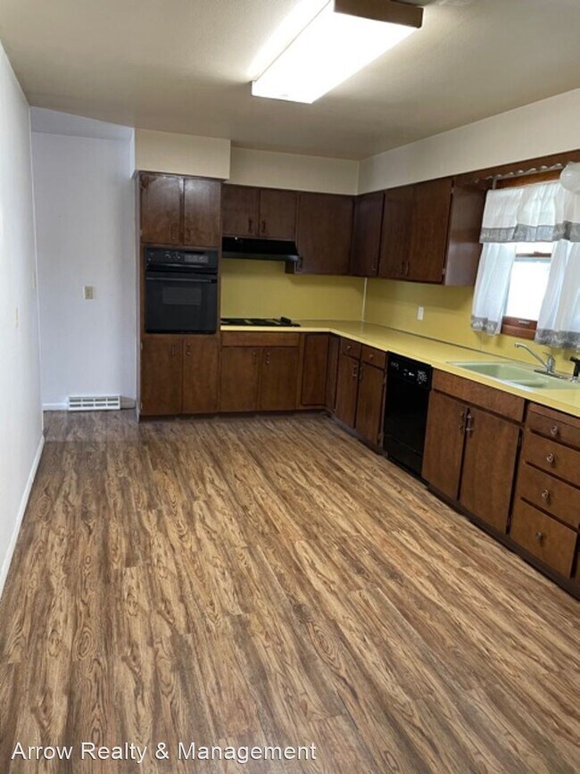 Building Photo - 2 br, 1.5 bath House - 504 W. 7th Ave