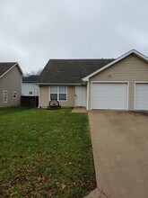 Building Photo - 460 Chris Dr