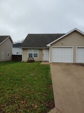 Building Photo - 460 Chris Dr