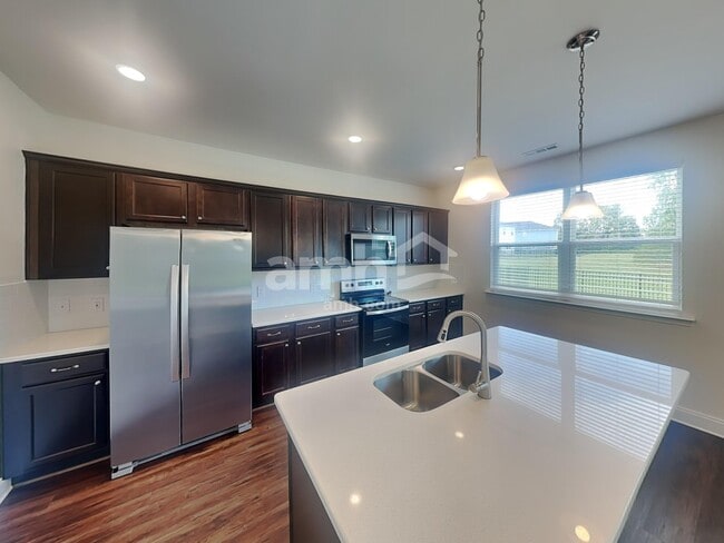 Building Photo - 5212 Valor Dr