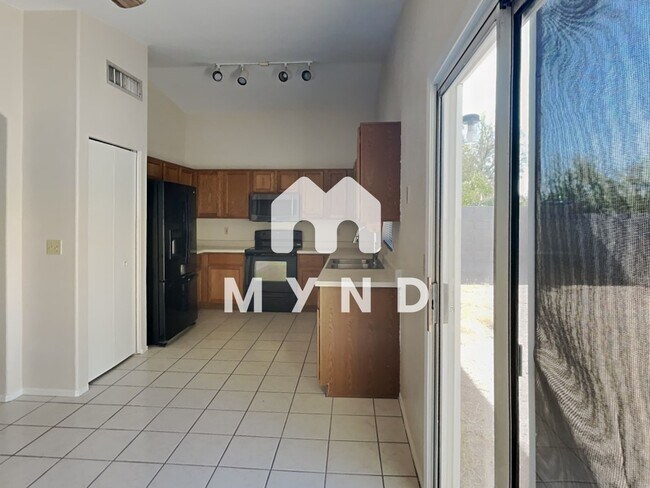 Building Photo - 8818 E Rose Tree St