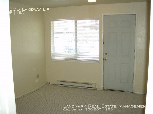 Building Photo - 1305 Lakeway Dr