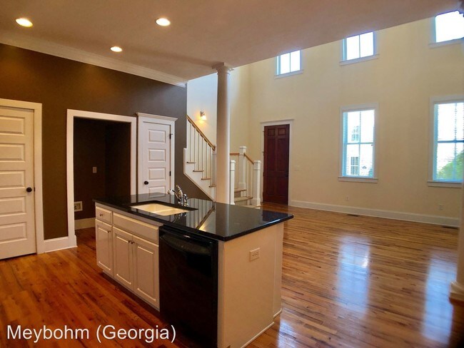 Building Photo - 3 br, 2.5 bath House - 449 Railroad Avenue